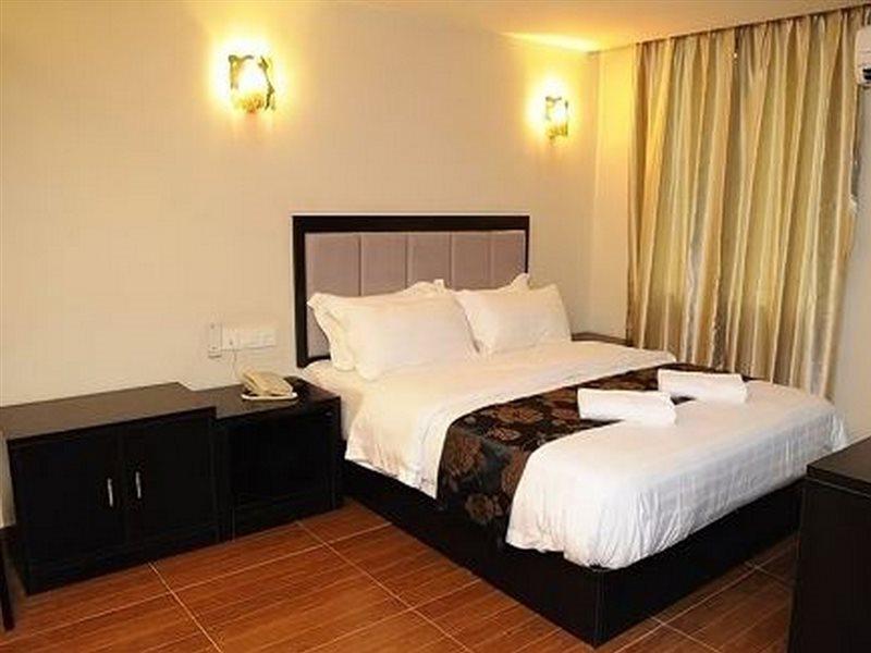 Kk Waterfront Hotel Kota Kinabalu Extérieur photo