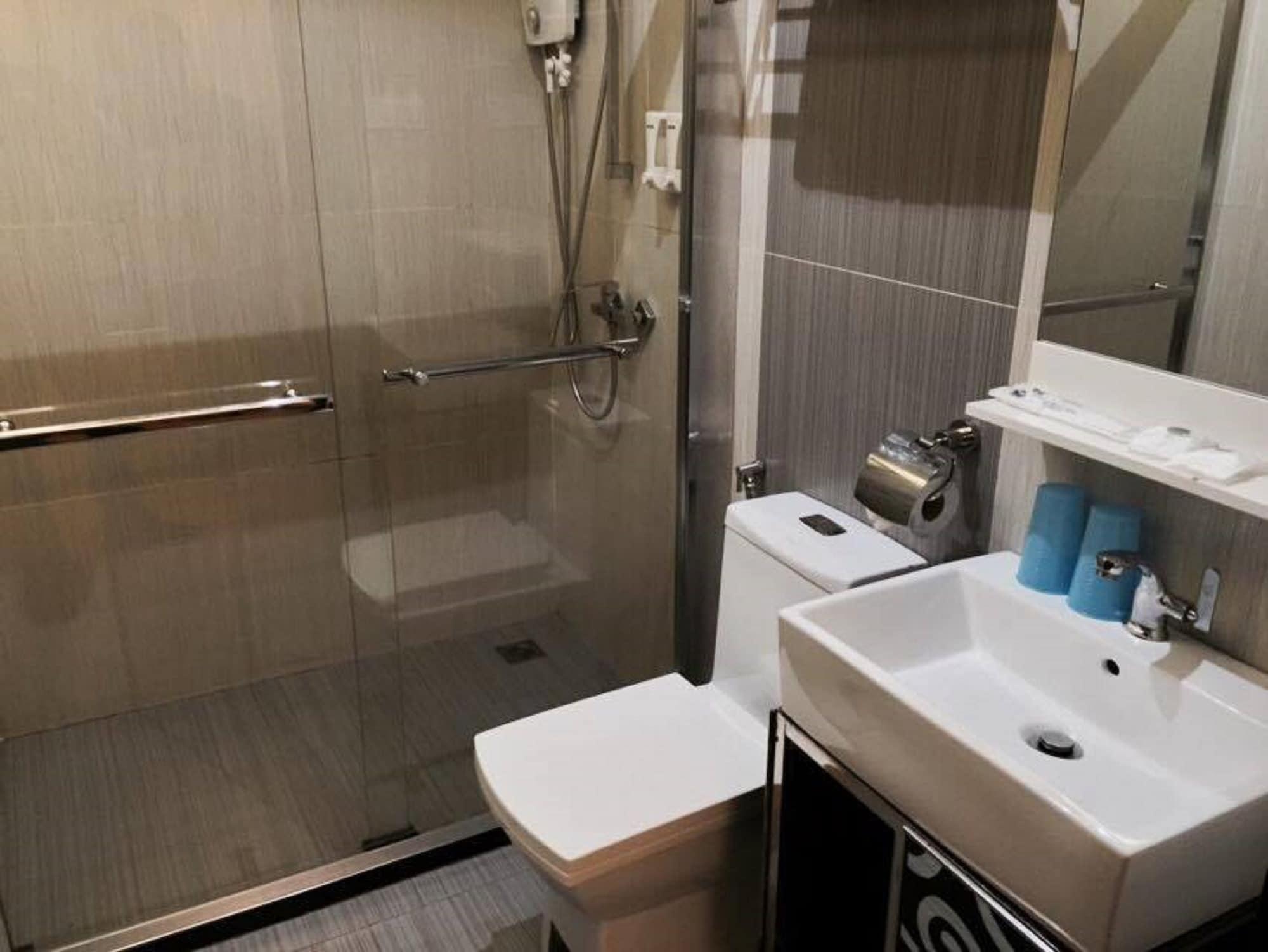 Kk Waterfront Hotel Kota Kinabalu Extérieur photo