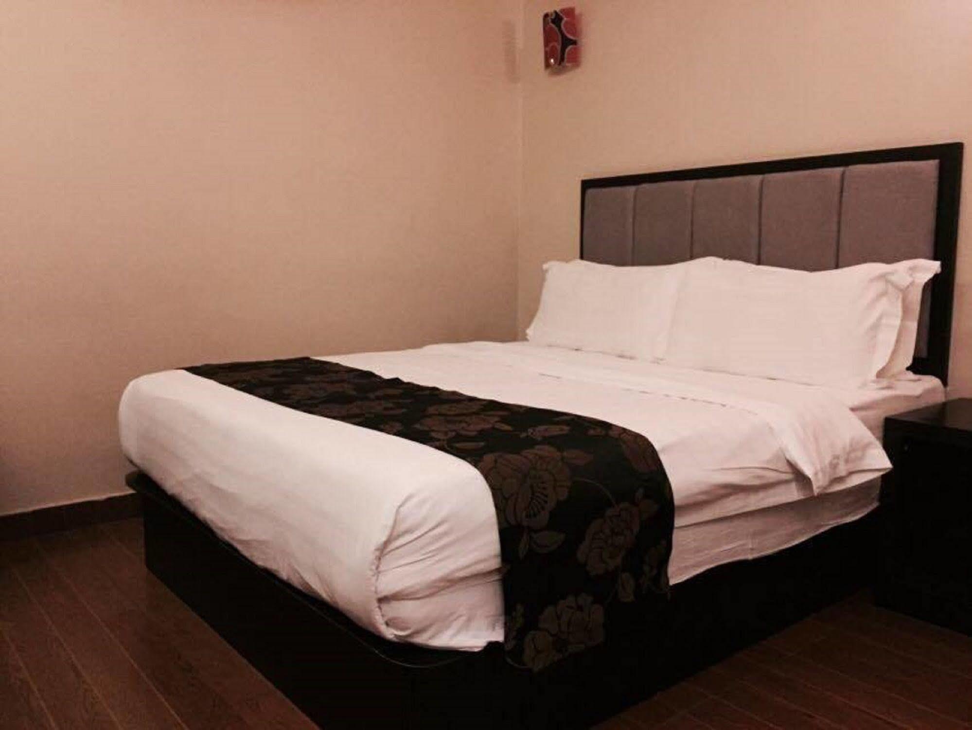 Kk Waterfront Hotel Kota Kinabalu Extérieur photo