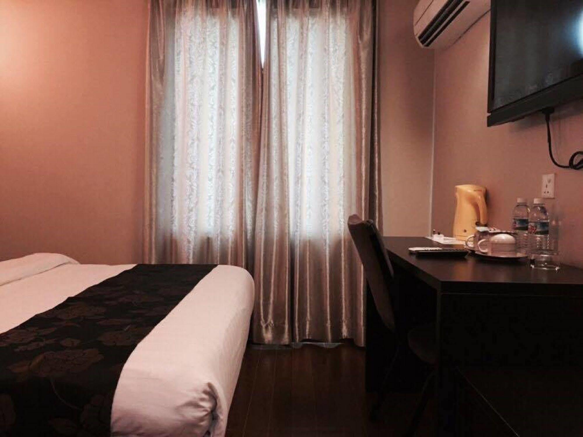 Kk Waterfront Hotel Kota Kinabalu Extérieur photo