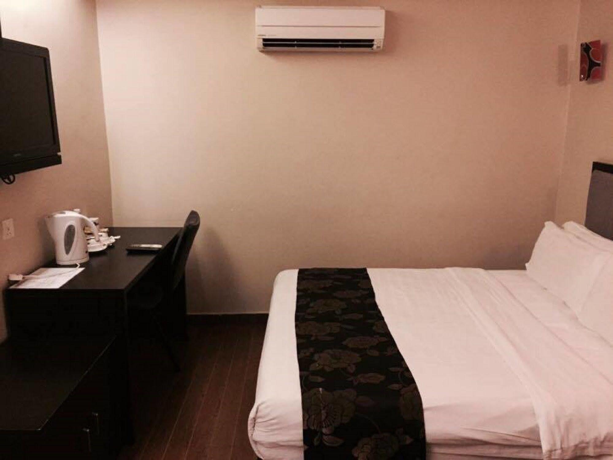 Kk Waterfront Hotel Kota Kinabalu Extérieur photo